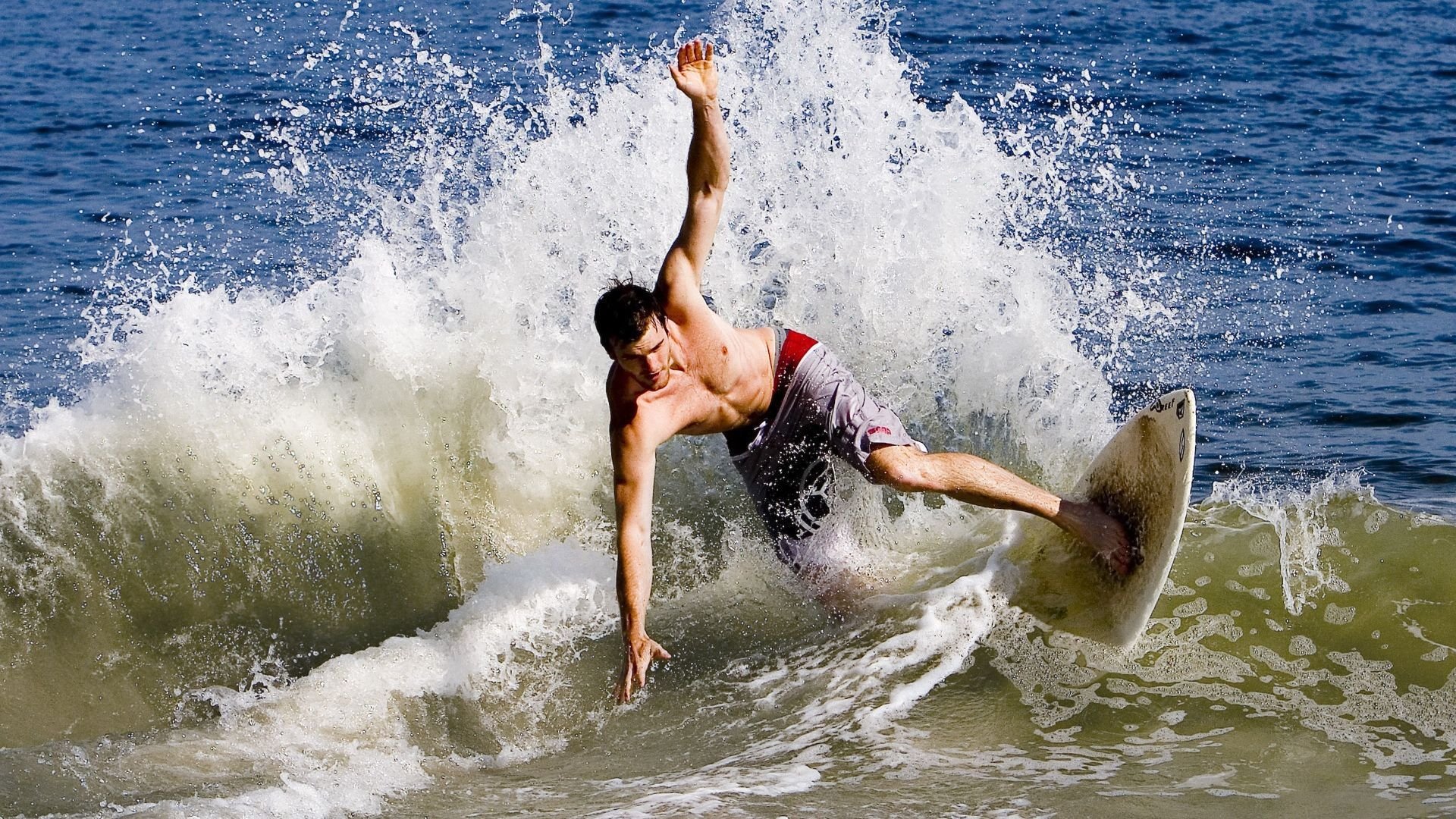 国家队长期缺乏国际友谊赛经验，国家队队友